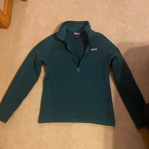 Green Patagonia quarter zip